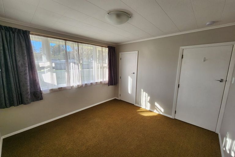 Photo of property in 1/6 Moeraki Road, Maoribank, Upper Hutt, 5018