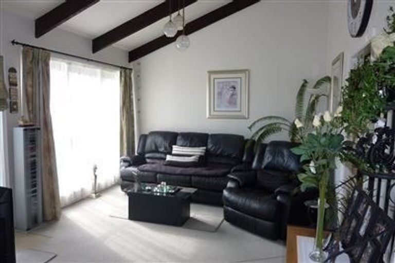 Photo of property in 1/57 Winters Road, Redwood, Christchurch, 8051