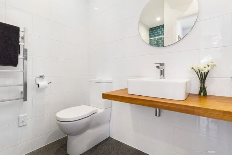 Photo of property in 40 Rona Street, Eastbourne, Lower Hutt, 5013