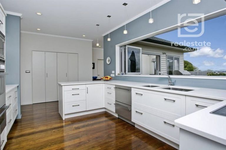 Photo of property in 11a Maleme Avenue, Belmont, Auckland, 0622