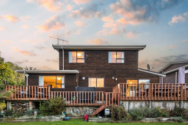 Photo of property in 19 Shackle Lane, Whitby, Porirua, 5024