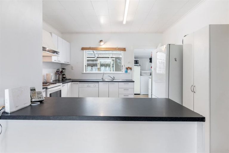 Photo of property in 3a Ambler Avenue, Glen Eden, Auckland, 0602