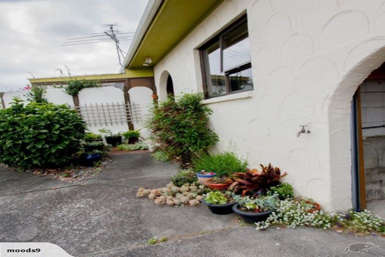 Photo of property in 2/51 View Road, Henderson, Auckland, 0612