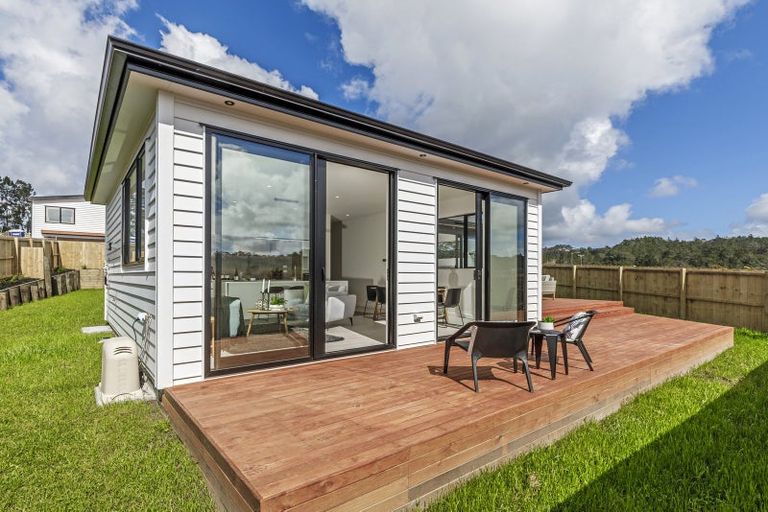 Photo of property in 3 Kiokio Place, Swanson, Auckland, 0614