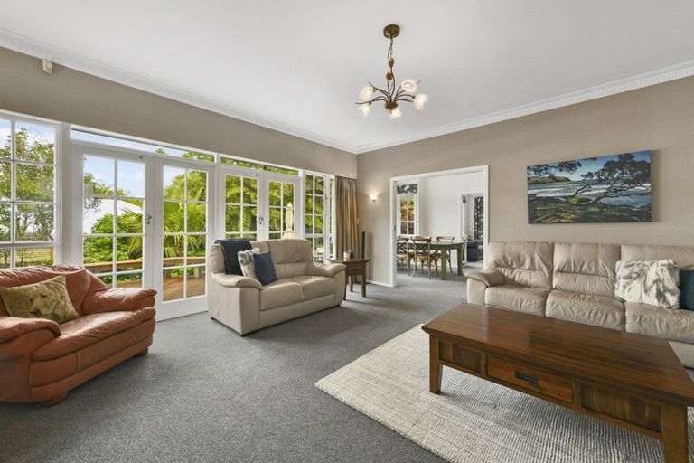 Photo of property in 18 Dowling Grove, Silverstream, Upper Hutt, 5019