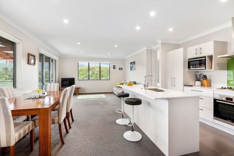 Photo of property in 20 Mervyn Kemp Drive, Tawa, Wellington, 5028