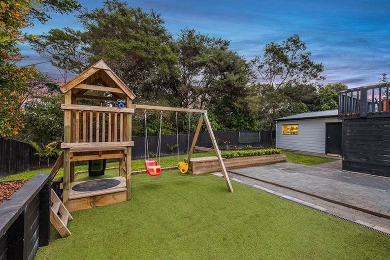 Photo of property in 9 West Harbour Drive, West Harbour, Auckland, 0618