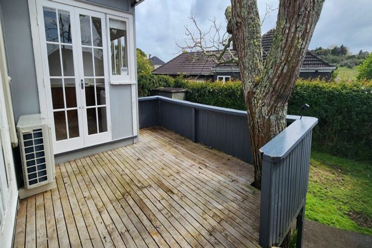 Photo of property in 77 Tahapa Crescent, Meadowbank, Auckland, 1072