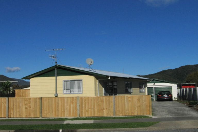 Photo of property in 6 Rakaia Grove, Wainuiomata, Lower Hutt, 5014