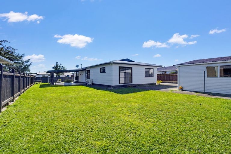 Photo of property in 22 Peter Hall Drive, Kelvin Grove, Palmerston North, 4414