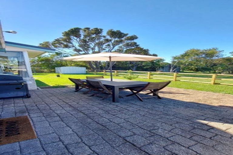 Photo of property in 1394 Devon Road, Brixton, Waitara, 4382