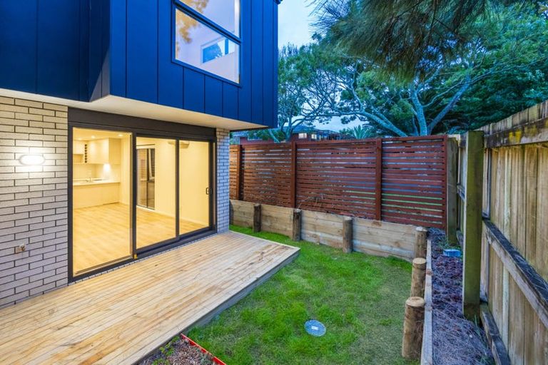 Photo of property in 38a Cascades Road, Pakuranga Heights, Auckland, 2010