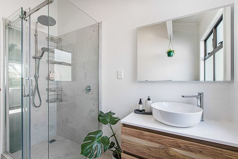 Photo of property in 2/33 Forest Hill Road, Henderson, Auckland, 0612