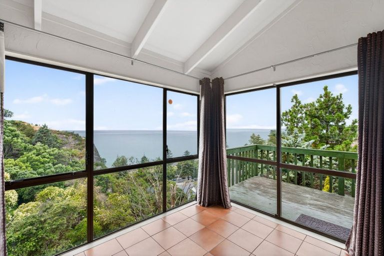 Photo of property in 128 Priestley Terrace, Bluff Hill, Napier, 4110