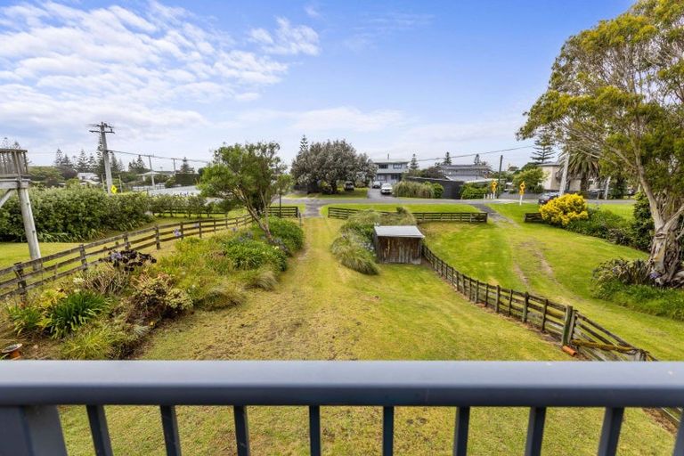 Photo of property in 22 Pinedale Crescent, Riversdale Beach, Masterton, 5872
