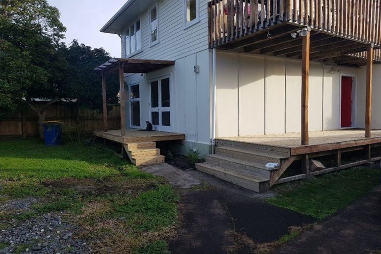 Photo of property in 42 Durham Street, Te Atatu Peninsula, Auckland, 0610