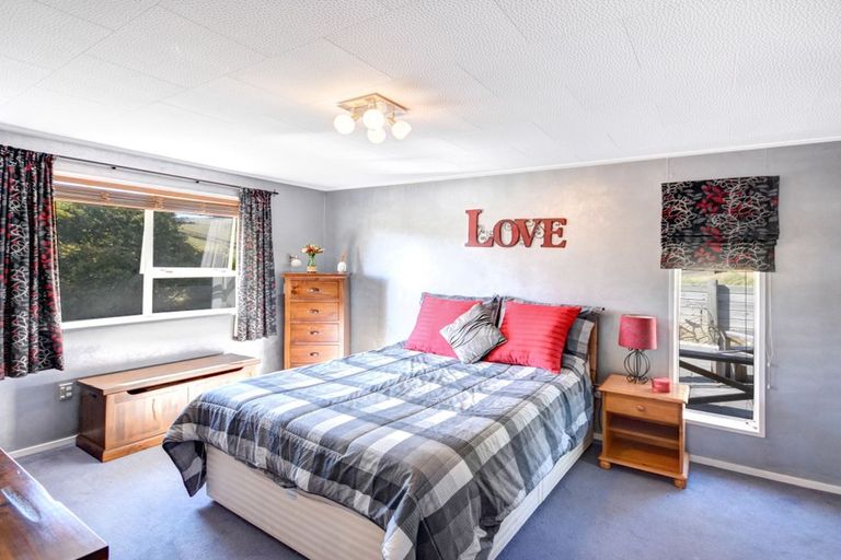 Photo of property in 76 Greenwich Street, Waihola, Milton, 9073