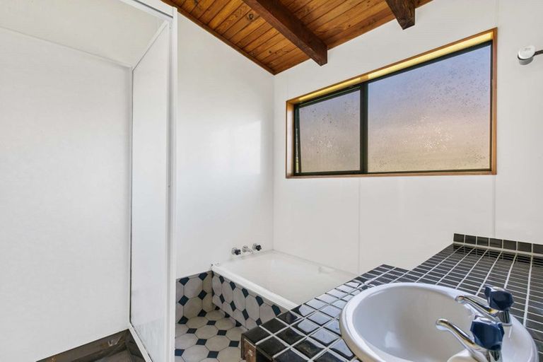 Photo of property in 46 De Luen Avenue, Tindalls Beach, Whangaparaoa, 0930
