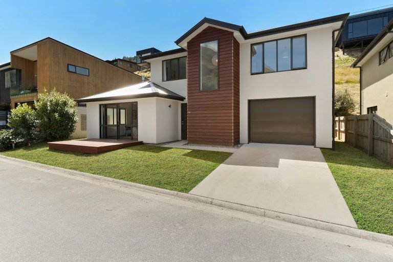Photo of property in 2/4 Redfern Terrace, Arthurs Point, Queenstown, 9371