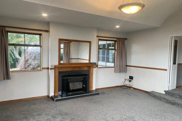 Photo of property in 11 Shelter Grove, Frankleigh Park, New Plymouth, 4310