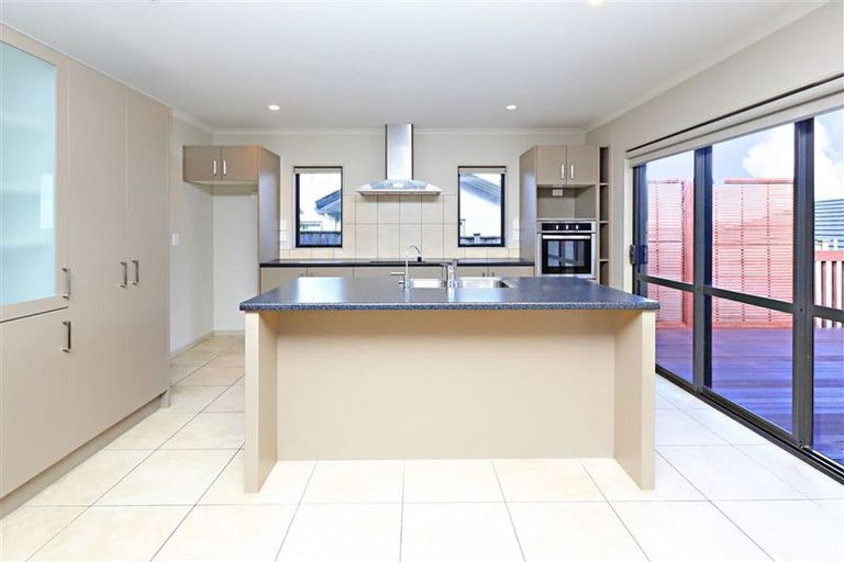 Photo of property in 17 Muirlea Drive, Flat Bush, Auckland, 2016