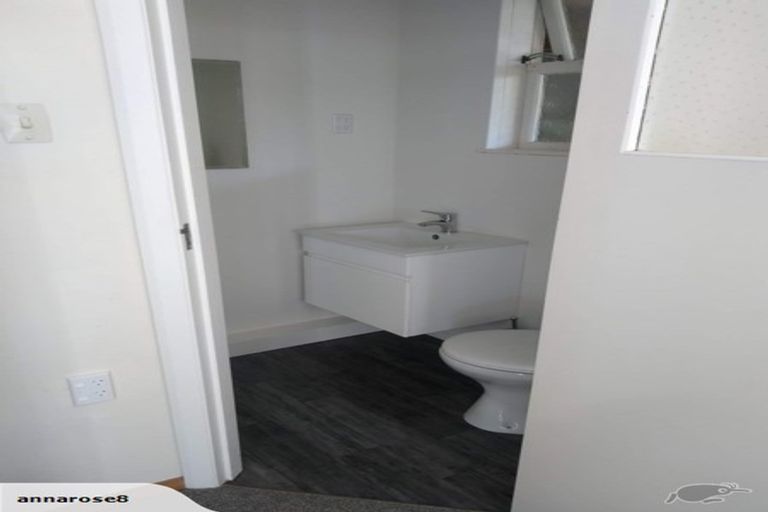 Photo of property in 16 Taungata Road, York Bay, Lower Hutt, 5013