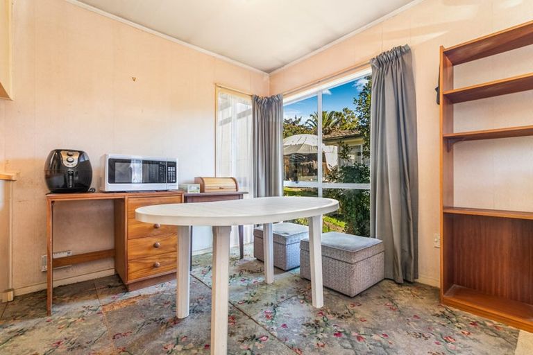 Photo of property in 8 Glucina Place, Glen Eden, Auckland, 0602