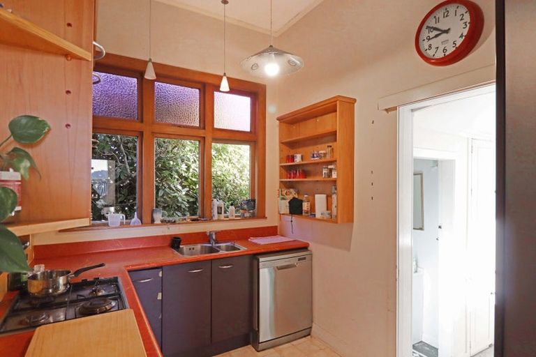 Photo of property in 24 Lincoln Street, Brooklyn, Wellington, 6021