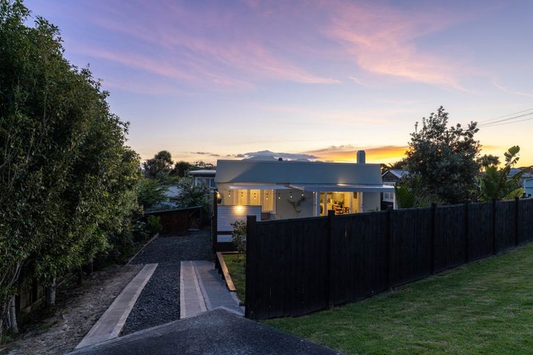 Photo of property in 21 Government Road, Raglan, 3225