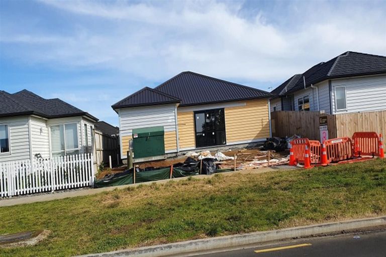 Photo of property in 3 Tuuhura Road, Pukekohe, 2120