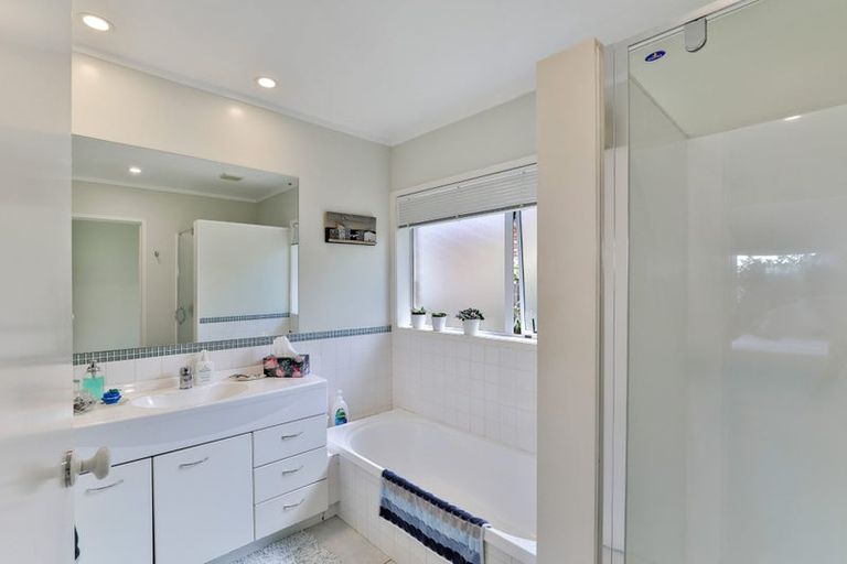 Photo of property in 2/2-22a Balmain Road, Chatswood, Auckland, 0626