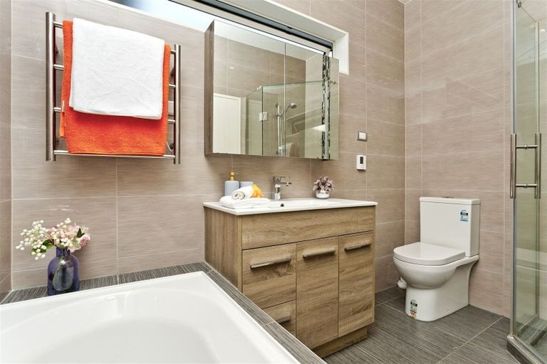 Photo of property in 38a Normandy Place, Henderson, Auckland, 0610