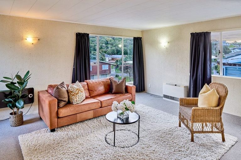 Photo of property in 3 Ayton Drive, Whitby, Porirua, 5024