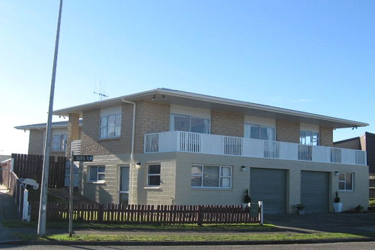 Photo of property in 6a-b Simcox Street, Otaki Beach, Otaki, 5512