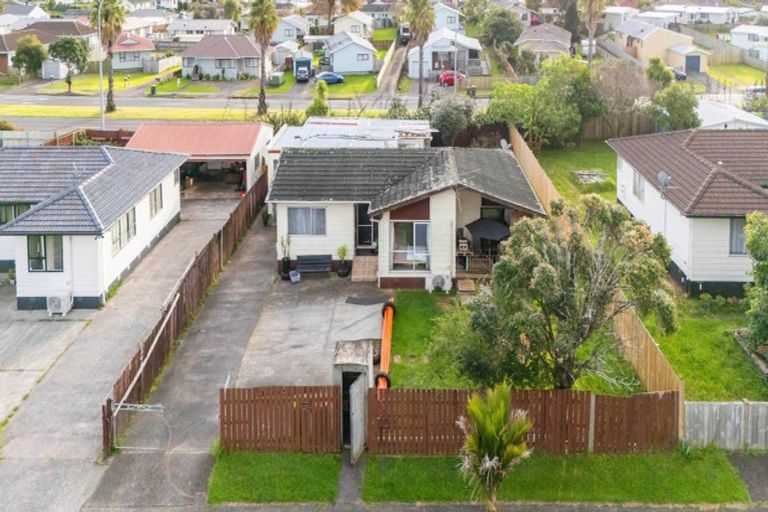 Photo of property in 25 Dissmeyer Drive, Clover Park, Auckland, 2019