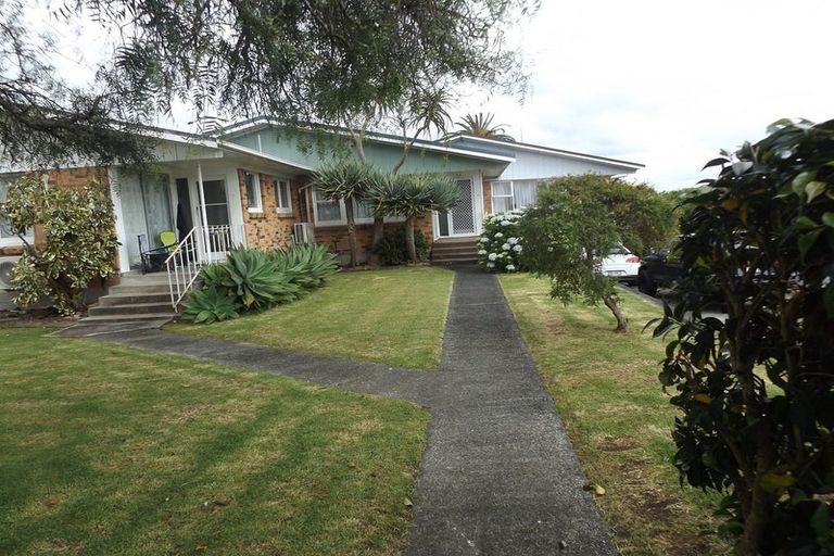 Photo of property in 2/7 Queen Street, Papakura, 2110