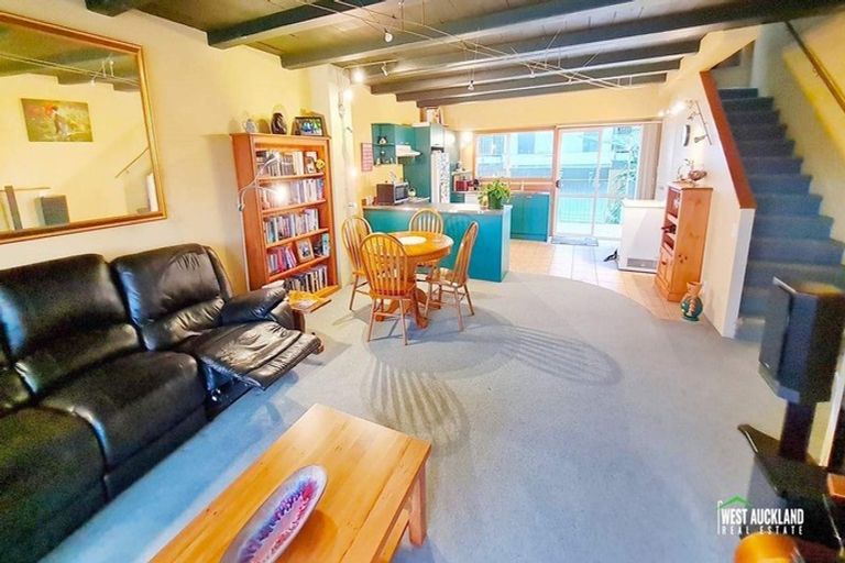 Photo of property in 12 Captain Scott Road, Glen Eden, Auckland, 0602