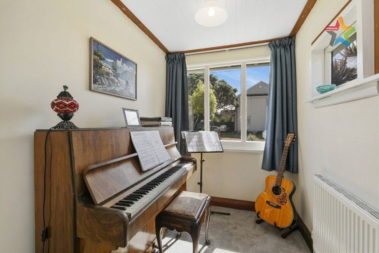 Photo of property in 17 Pirie Crescent, Moera, Lower Hutt, 5010