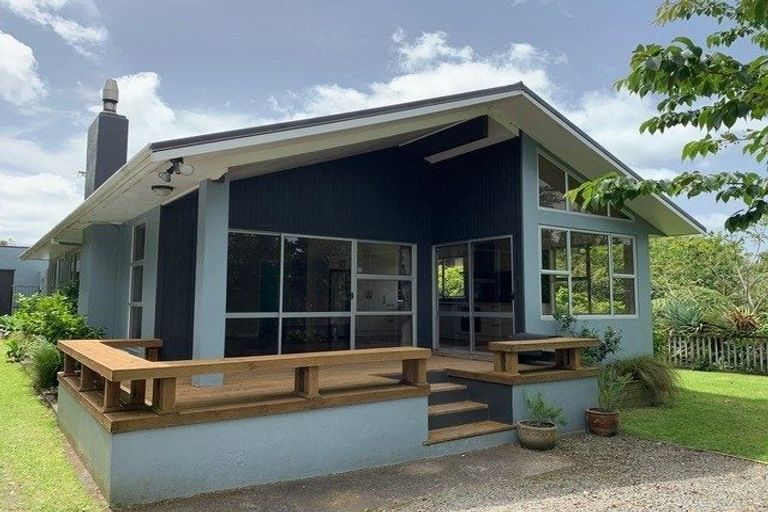 Photo of property in 49 Pitcairn Street, Oakura, 4314