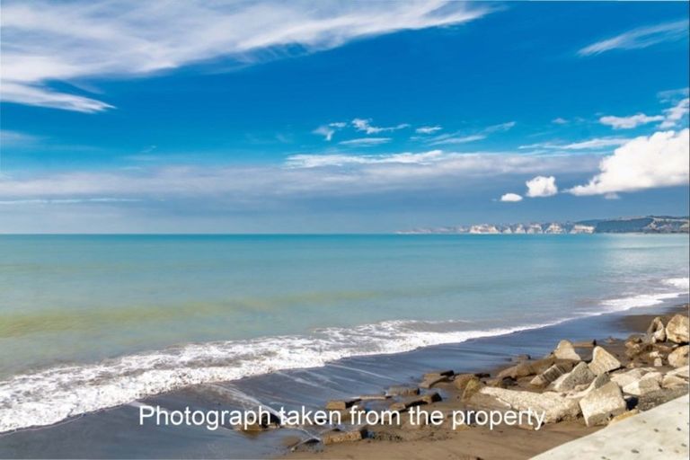 Photo of property in 13 Clifton Road, Haumoana, 4102