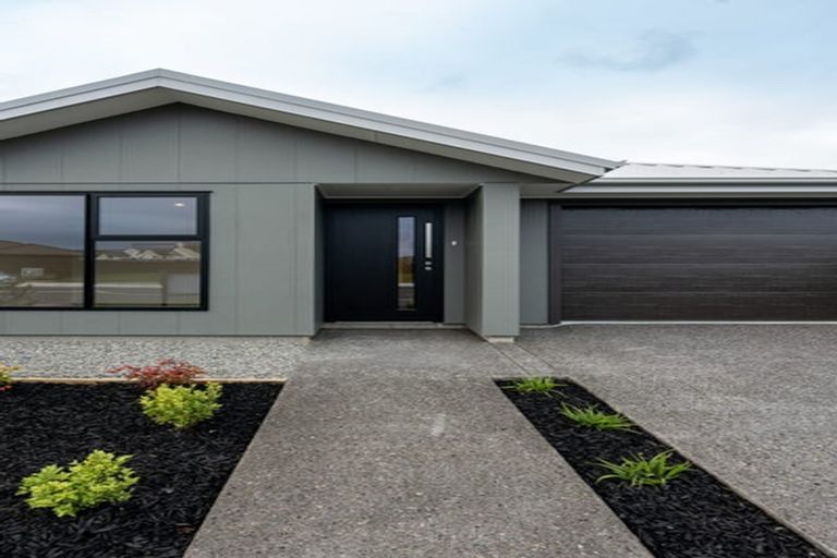 Photo of property in 32 Mcgarry Drive, Kaiapoi, 7630