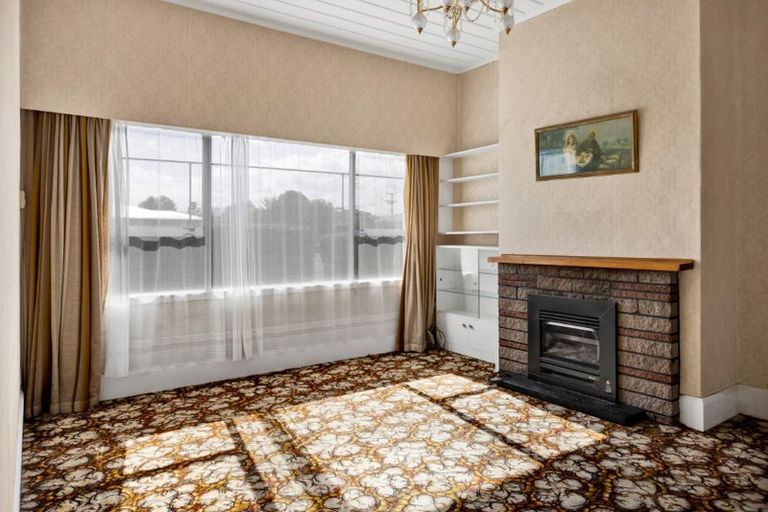 Photo of property in 16 Old South Road, Okato, 4335