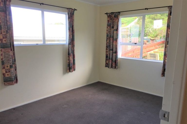 Photo of property in 15 Sunhaven Drive, Newlands, Wellington, 6037