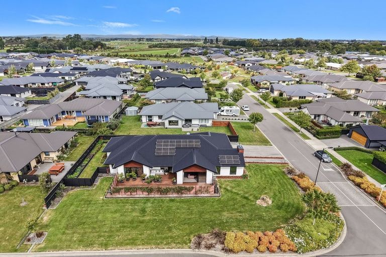 Photo of property in 21 Watkins Drive, Rangiora, 7400