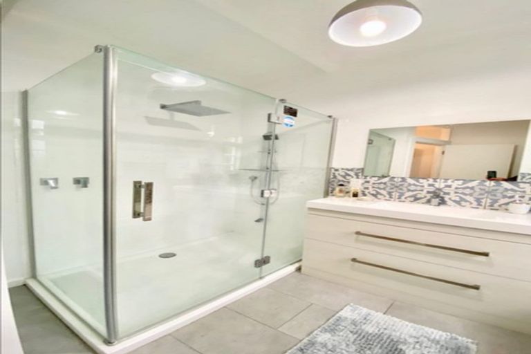 Photo of property in 145 Kelburn Parade, Kelburn, Wellington, 6012