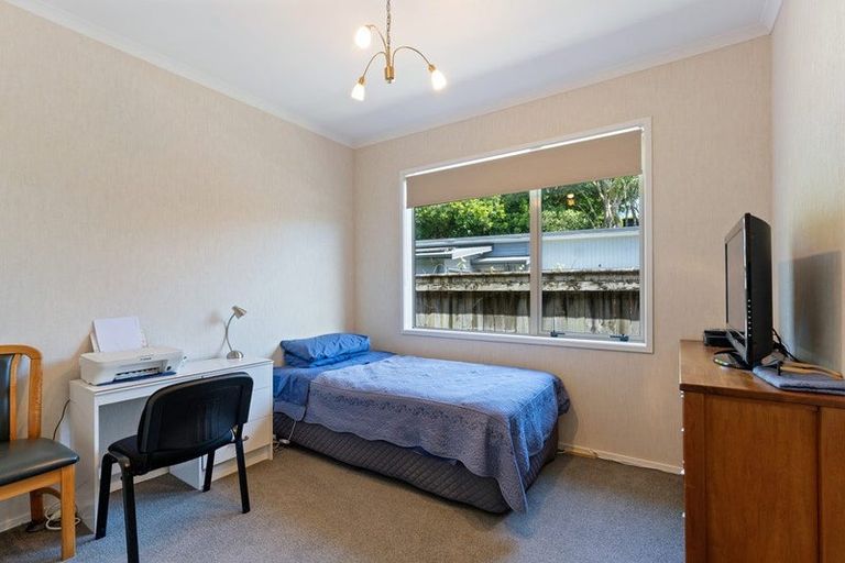 Photo of property in 17 Edgewater Street, Waikanae, 5036