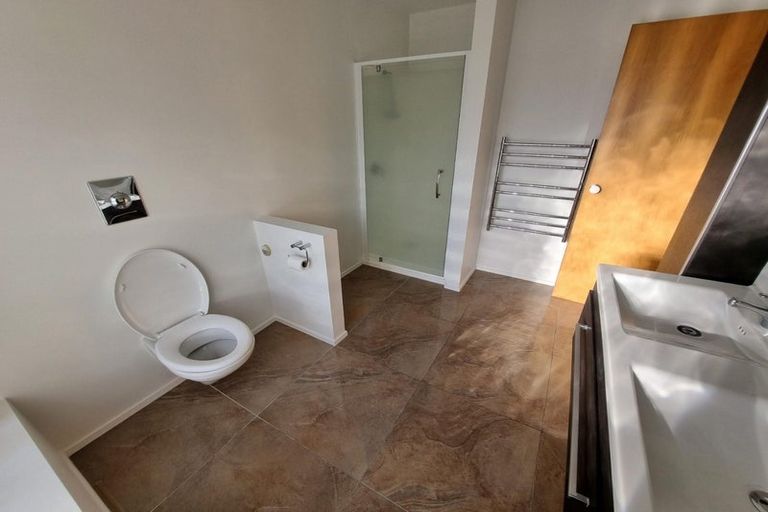 Photo of property in 23 Elsted Place, Goodwood Heights, Auckland, 2105