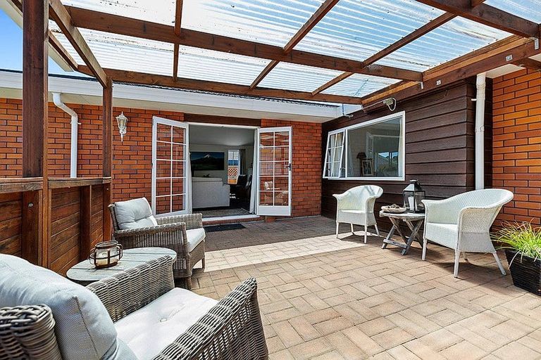 Photo of property in 35 Heta Road, Highlands Park, New Plymouth, 4312