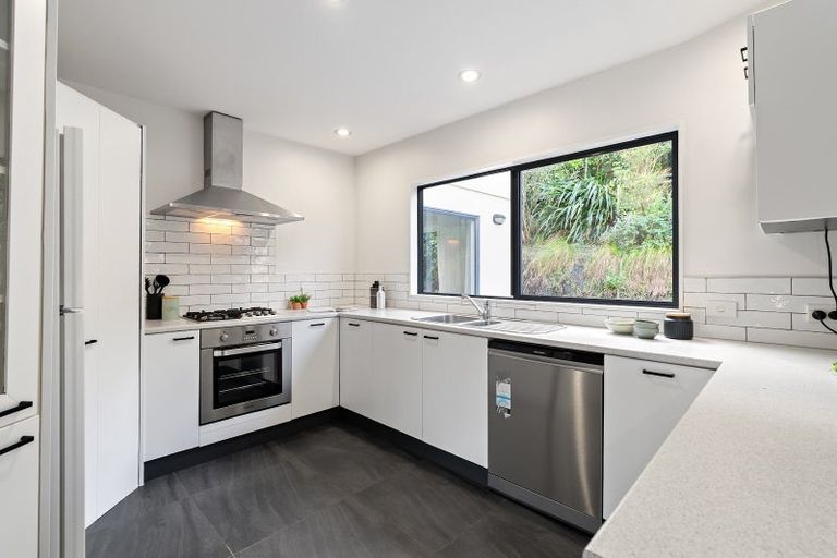 Photo of property in 7 Joseph Banks Drive, Whitby, Porirua, 5024