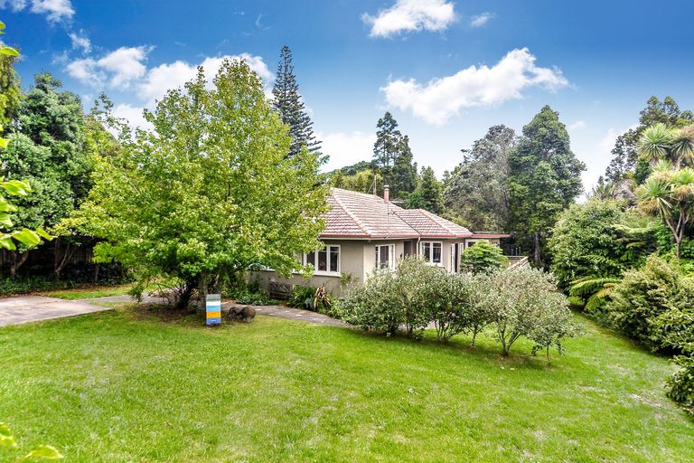 Photo of property in 11 Tane Road, Laingholm, Auckland, 0604